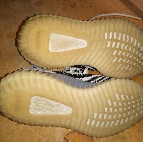ADIDAS YEEZY BOOST 350 V2 - Picture 4 of 7